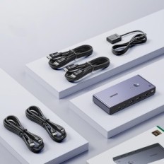 Stikalo KVM Ugreen CM695 DisplayPort 8K s 4 USB in kabelska vrata