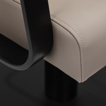 Gabbiano Porto-BM Friseurstuhl Schwarz-Beige — Detailaufnahme Armlehne