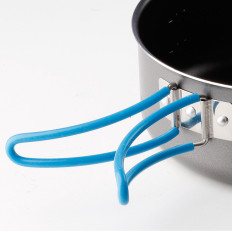 Turisztikai ételek evőeszközökkel 2 fő részére.