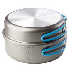 Touristische Gerichte mit Besteckset für 2 Personen.