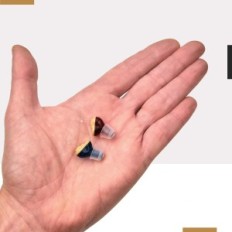 Regulatorji sluha Medca Black za desno in levo uho Diskreten model ušesa