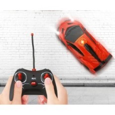 Dálkově řízené auto řízení na stropě a stěnách, s světlomety