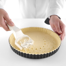 Rouleau perforateur pour piquer la pâte sablée Kitchen Line 77x210mm - HENDI 515037