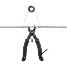 CXWXC CX-758 32 CLASS CLEARCH ACCEPT ACCESS ACCESS ACCOUNT. IN A CATE WITH PANTS WEATS WEATS AND BICYCLE ACCESSORS