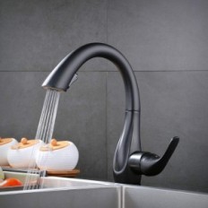 Batterie Noire Kelelife avec douche pincée à l'évier de la cuisine