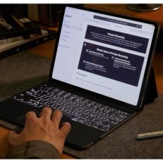 Naudota ESR 6B021 "iPad Air" klaviatūra 13 '' (M2) 2024 su Gładzik Qwertz Czarne