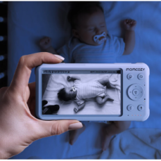 MOMCOSE Säuglingsmonitor mit 2 Kameras Videoüberwachungssystem mit Nachtmodus und bilateraler Kommunikation
