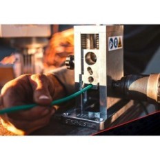 Machine allalaadimiseks isolatsiooni vask traatide striester, koos puur