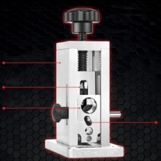Machine for downloading the insulation of copper wires stripmeister, with a drill
