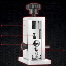 Machine for downloading the insulation of copper wires stripmeister, with a drill