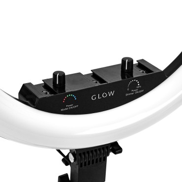 GLOW 18" BSC RGB gyűrűlámpa 45W-os állvánnyal — közeli kép a vezérlőkről