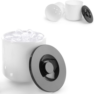 Ledus ledus konteiners uz balta ledus ar melnu vāku 5L