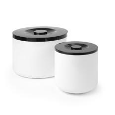 IJs-ijscontainer op wit ijs met zwart deksel 10L