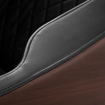Fauteuil de massage Sakura 305 en cuir et bois — gros plan accoudoir