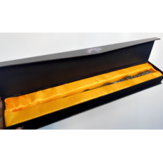 En trollkar från en svart lila. Collector's Wand Dumbledore