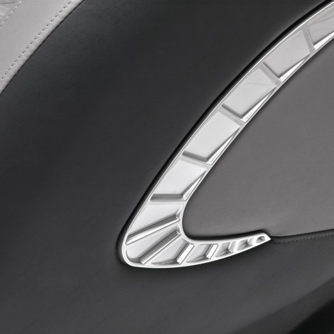Sakura Massage Sessel Classic 305 Grau — Detailaufnahme Armlehne