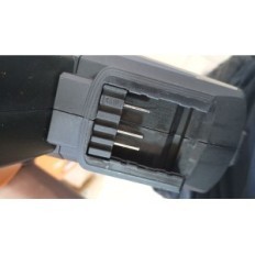 Dispositivo de limpeza de drenagem do WORX usado. Ferramenta sem fio para tubos desembrulhados