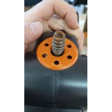 Dispositivo de limpeza de drenagem do WORX usado. Ferramenta sem fio para tubos desembrulhados