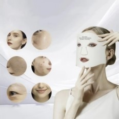 Gezichts- en nekmassage met 7 therapeutische lichtkleuren