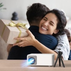 Naudota Akiyo O1 mini projektorius su Wi-Fi / Bluetooth, pilnas HD su įbrėžimais