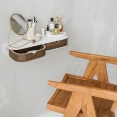 Estante de la pared de madera de la madera de la madera Valiai con 2 cajones (Biała / Nuez)