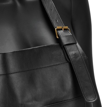 Black apron K-508 — close-up of the handle
