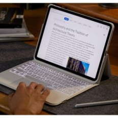 ESR 6B019 pakilimo atvejų klaviatūra į "iPad Air 11" ir "iPad Pro 11" (2024)