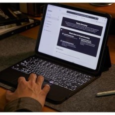 Etui ESR Ascend 6B005 QWERTZ iPad Pro 11 Air 5 / 4 billentyűzet