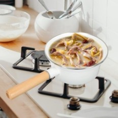 Vaag sangepan vaag 16 cm met een primeur met een niet-stick coating en een houten handvat