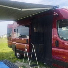 Mosquito Net Hamon 150x150 cm på bagsiden og siden til kameraet