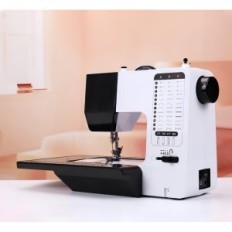 Máquina de costura multifuncional usada / incompleta 38 programas com tabela