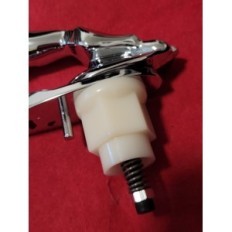 Embleem jaguar chromowany op het masker - decoratieve stempel auto zicht