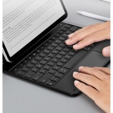 Poškodený prípad s klávesnicou ESR 6B016A pre iPad AIR 13 '' QWERTZ (M2) 2024