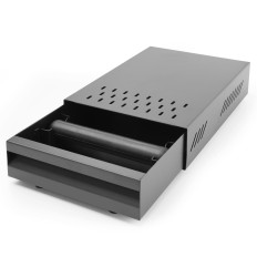 Cassetto su caffè con base riflettenti sotto la smerigliatrice per caffè