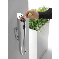 Posacenere del posacenere. Posacenere in acciaio inox. 75mm. 460mm