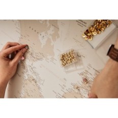 Weltkarte auf Leinwand mit einem Kork-Array für den Rand von 60x40 cm