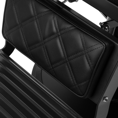 Cadeira de barbeiro Carlos Black — close-up do encosto