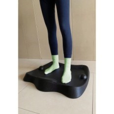 Ergonoomiline matt laua jaoks, mis seisneb largelif-vormingu jalgade massaažiga