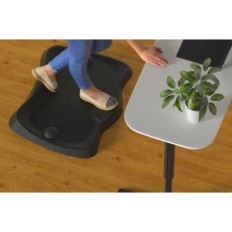 Ergonomische Matte für einen Schreibtisch, der mit einer Massage von Largel-AntiviFree-Füßen steht