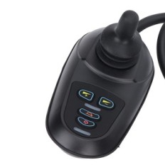 4-gumbi vozač u invalidskim kolicima s izložbom kočnica joysticka