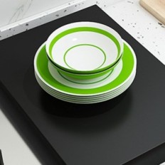 Couvrir pour une cuisinière à gaz en acier inoxydable. Espace de travail supplémentaire