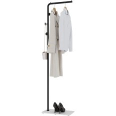 LOPPTPLUS seisev riidepuu 170cm must metall, millel on 3 konksu riideid ja kotte