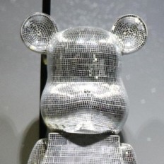 Figurine Bearbrick Supreme 155 cm Silver Steista disaineri mänguasja