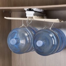 Rack hergestellte Kleiderbügel und Krawatten für die Dew4-C3-0012-Kabinettausstellung