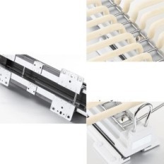 Appendiabiti e legami realizzati in rack per la fiera DeW4-C3-0012