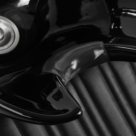 Gabbiano Barber Haarwas Patrizio Zwart — detail armleuning