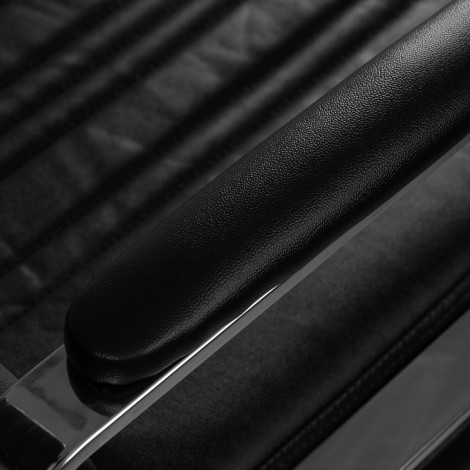 Gabbiano Barber Hair Wash Patrizio Black — detail opierky ruky