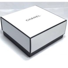 Ensemble de sac et de boîte Chanel blanc 145x145mm avec poignée de cordes noire