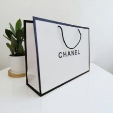 Torba prezentowa Chanel biały z czarnym logo i sznurkowymi uchwytami premium