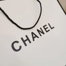 Geschenkdoos Chanel wit met zwart logo en string premium houders